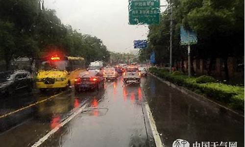 今天上海天气暴雨_今天上海暴雨预警信号